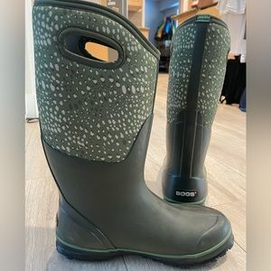 Green BOGS women’s size US 9